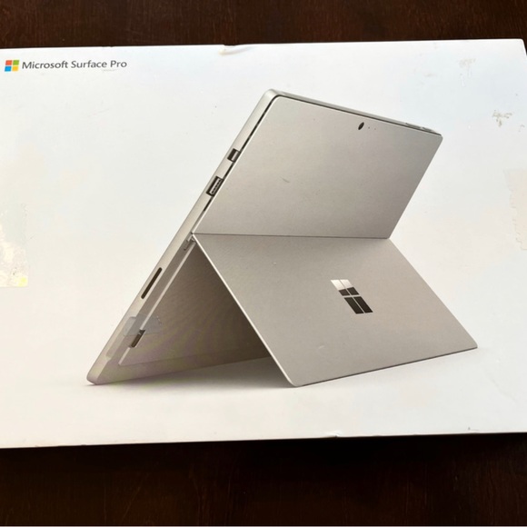 Microsoft Surface Pro 6 i5 8GB 256GB with Keyboard and Charger - Picture 3 of 3